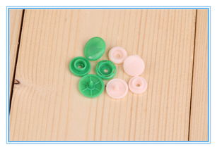 塑料四合扣 服裝輔料中的多面手，廠家直銷批發定制零售一站式服務